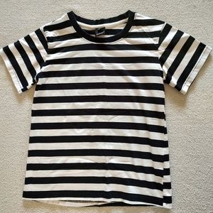 Boys XL black and white striped t-shirt